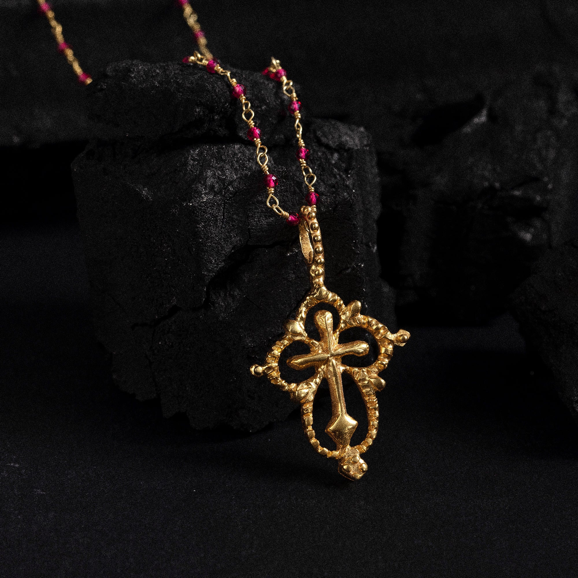 Pisana Cross