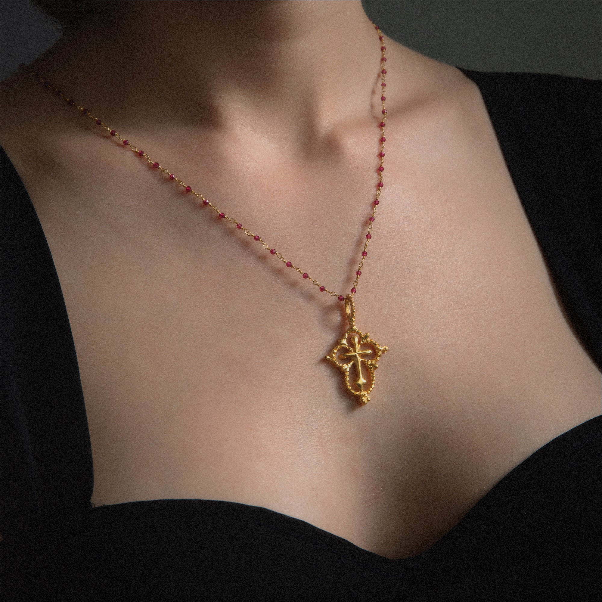 Pisana Cross